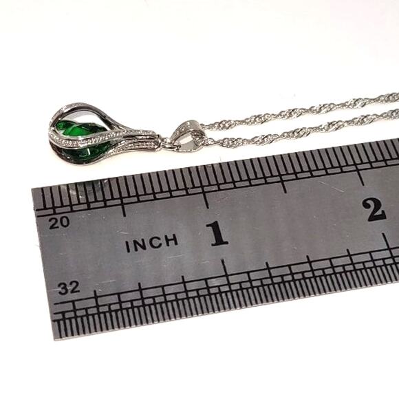 925 Silver Necklace W/ Green Lab Emerald Teardrop Pendant Anniversary Birthday - Picture 1 of 6